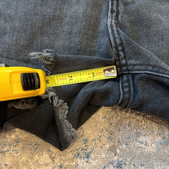 Gap High Rise Cheeky Short - Sz 6/28. Black with Raw Hem - Picture 5 of 5